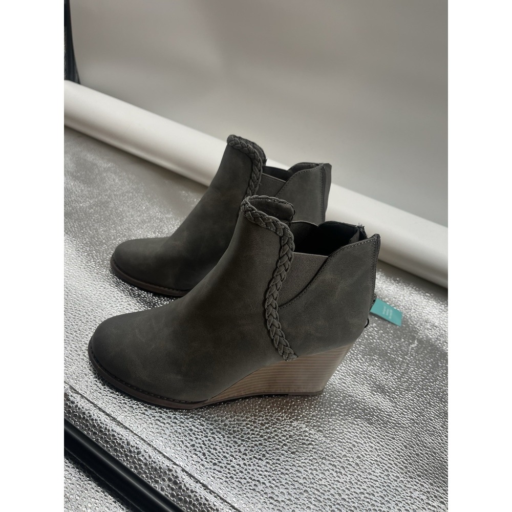 Maurices Women's Shoe Size 7.5 Grey Faux Leather 3.25" Wedge Heel Bootie NWT
